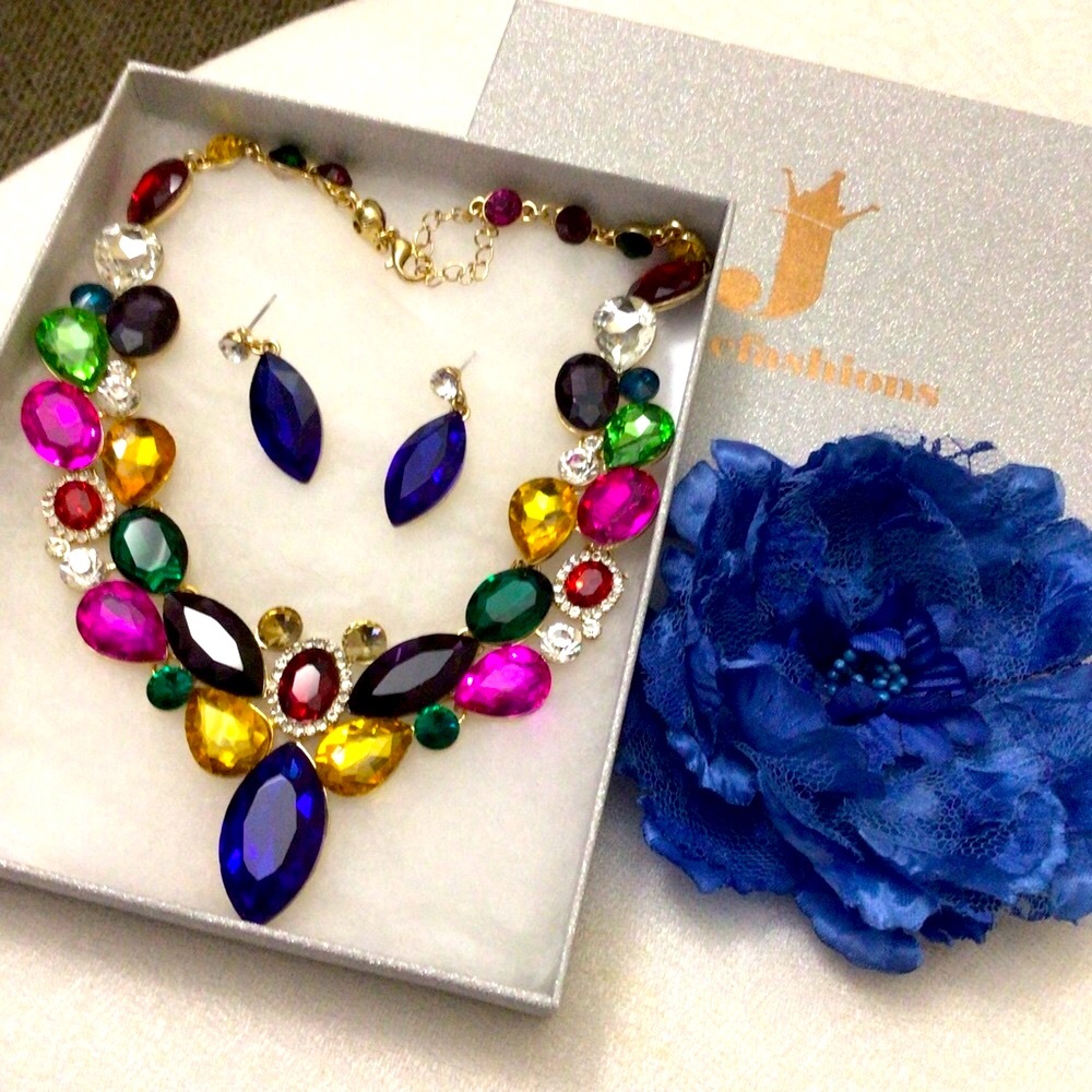 NEW. Jane Fashion. Gold Tone Colorful Crystal& Rhinestones Set.